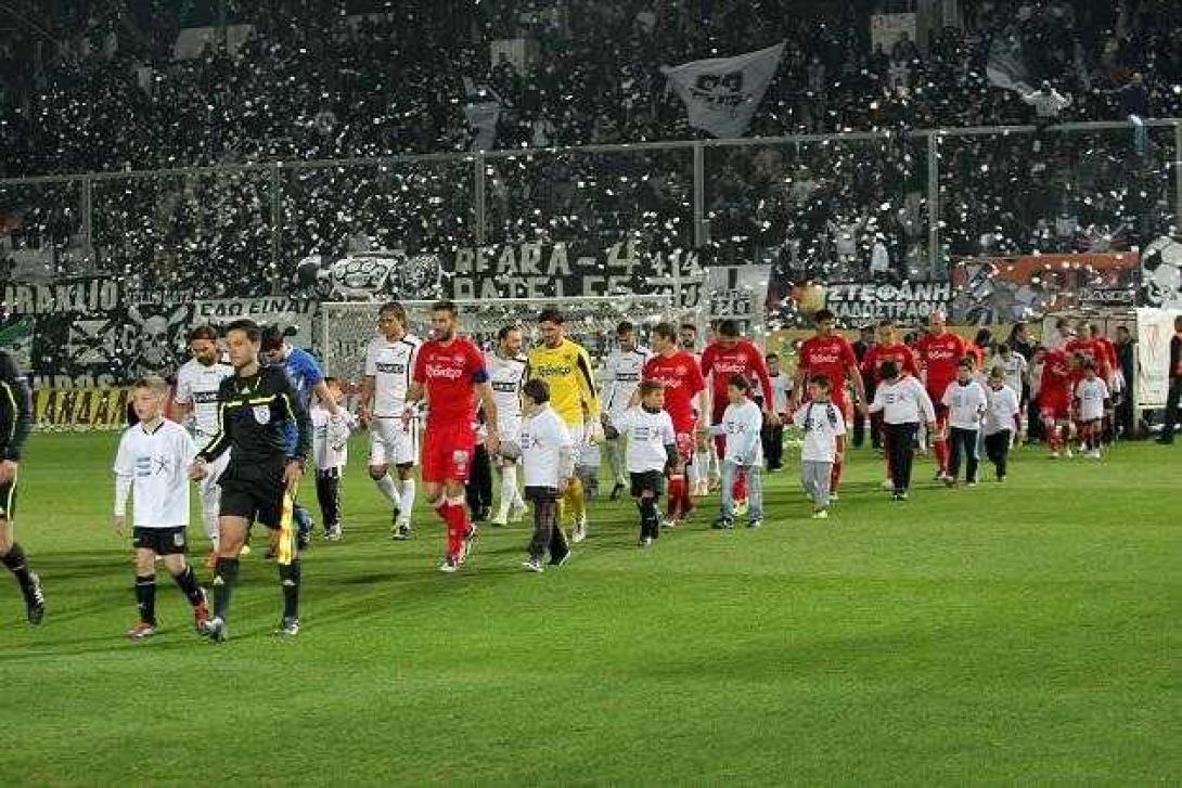 Oι "ομιλίτες" γεμίζουν το γήπεδο τους!
