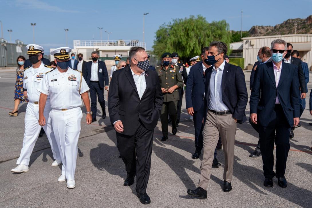 Οι δύο άνδρες στη Ναυτική Βάση της Σούδας