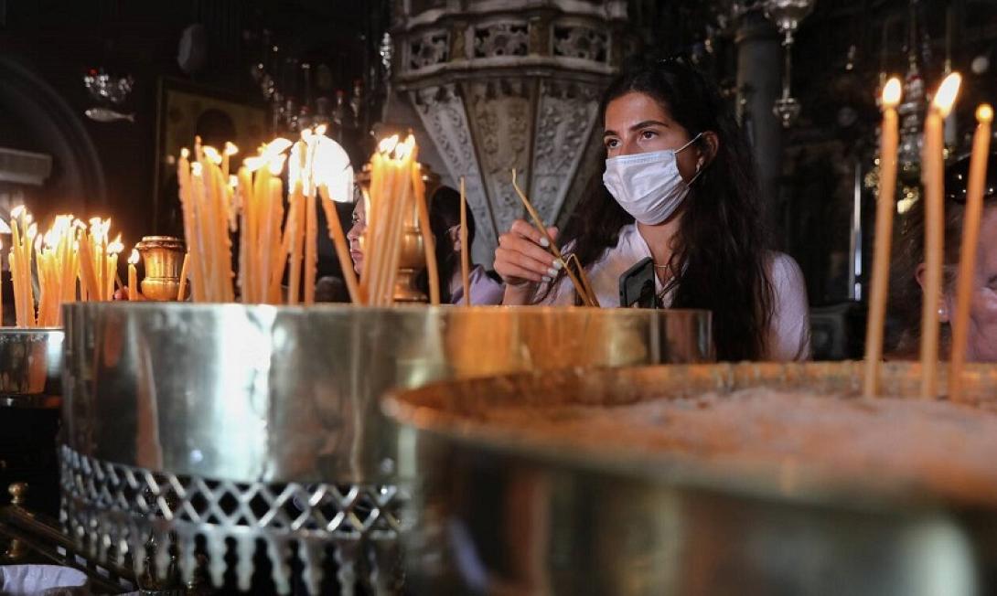 Δεκαπενταύγουστος με μάσκα