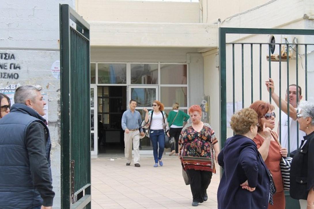 Σπεύδουν... βραδέως για να ψηφίσουν