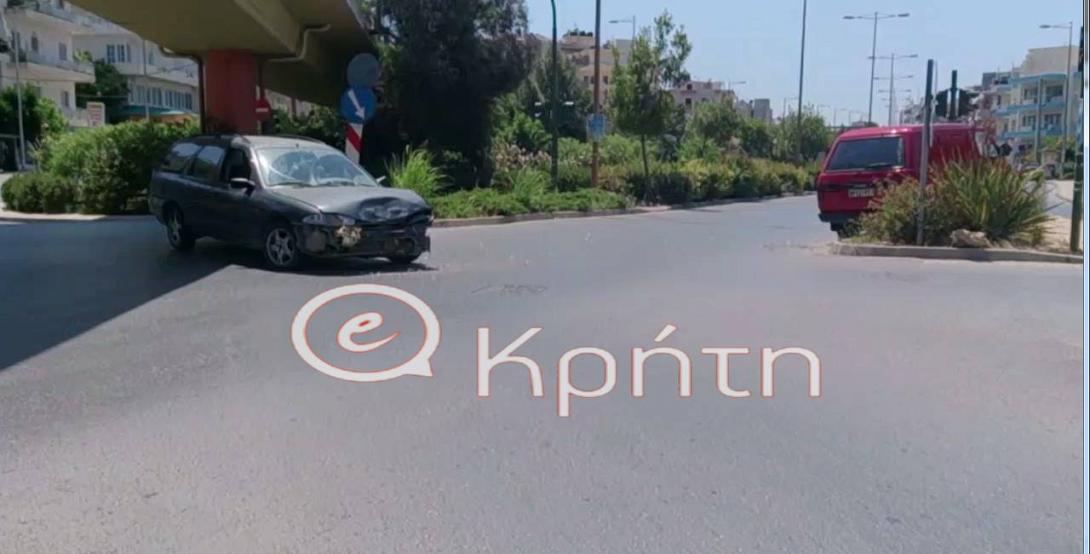 Τροχαίο ατύχημα σε κεντρικό δρόμο του Ηρακλείου (φωτορεπορτάζ)