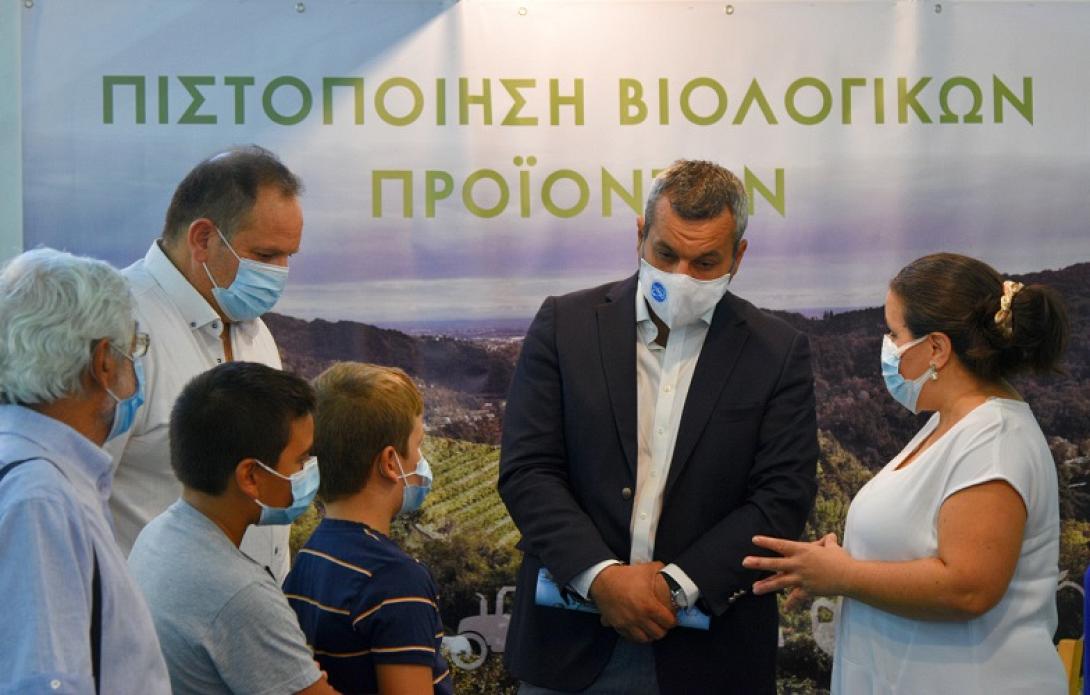 χάρης μαμουλάκης