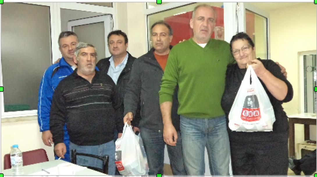 Διανομή τροφίμων από τους αστυνομικούς υπαλλήλους και το ΕΚΗ