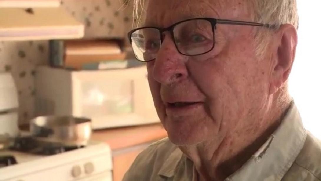 89χρονος ντελιβεράς