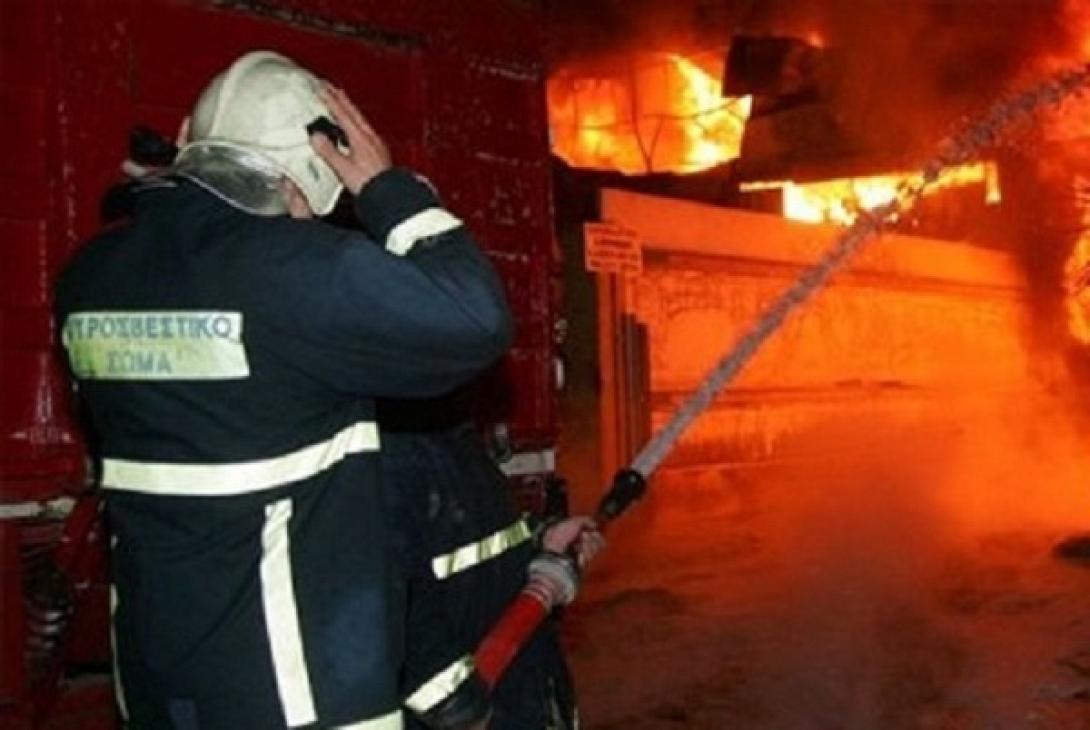 Μάχη με τις φλόγες σε μεταφορική εταιρεία στην Ελευσίνα