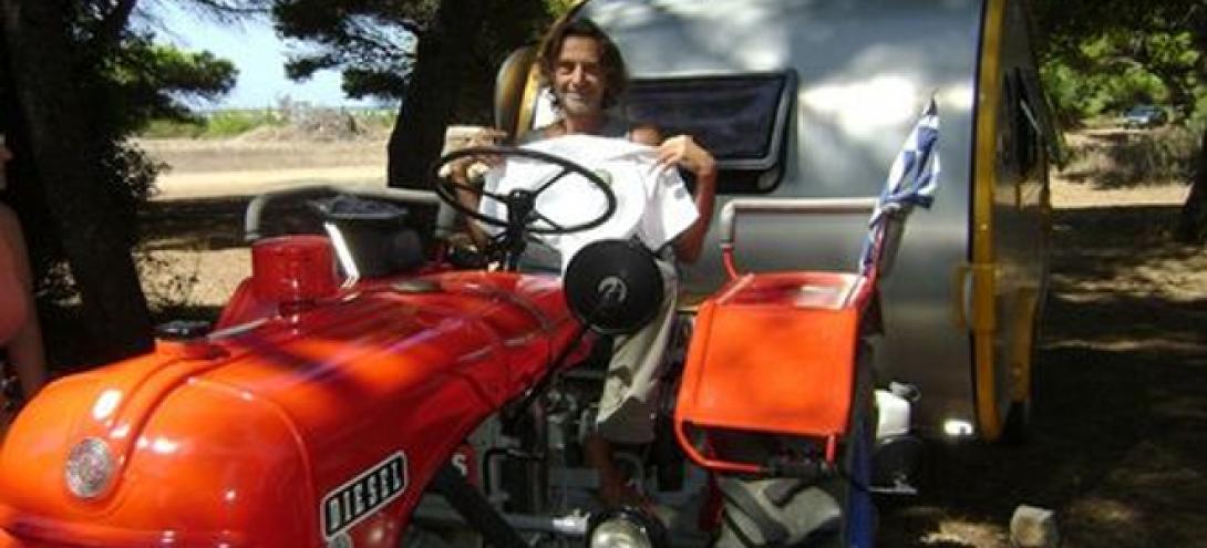 Ήρθε από την Αυστρία στην Ελλάδα ... με τρακτέρ!