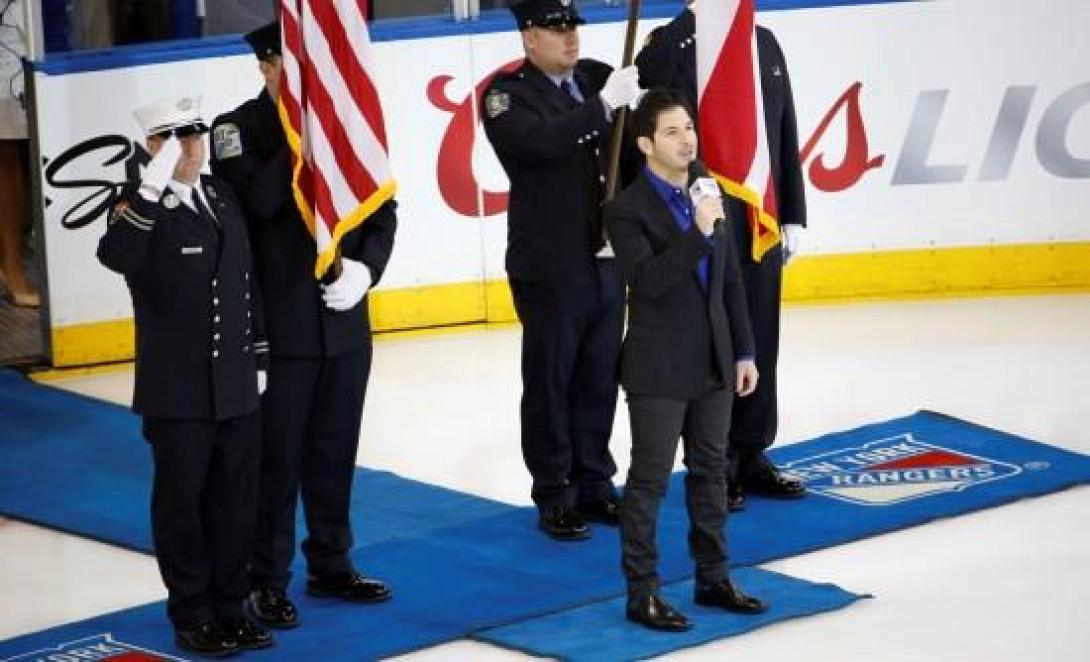 Ο Έλληνας που έψαλλε τον Εθνικό ύμνο των ΗΠΑ