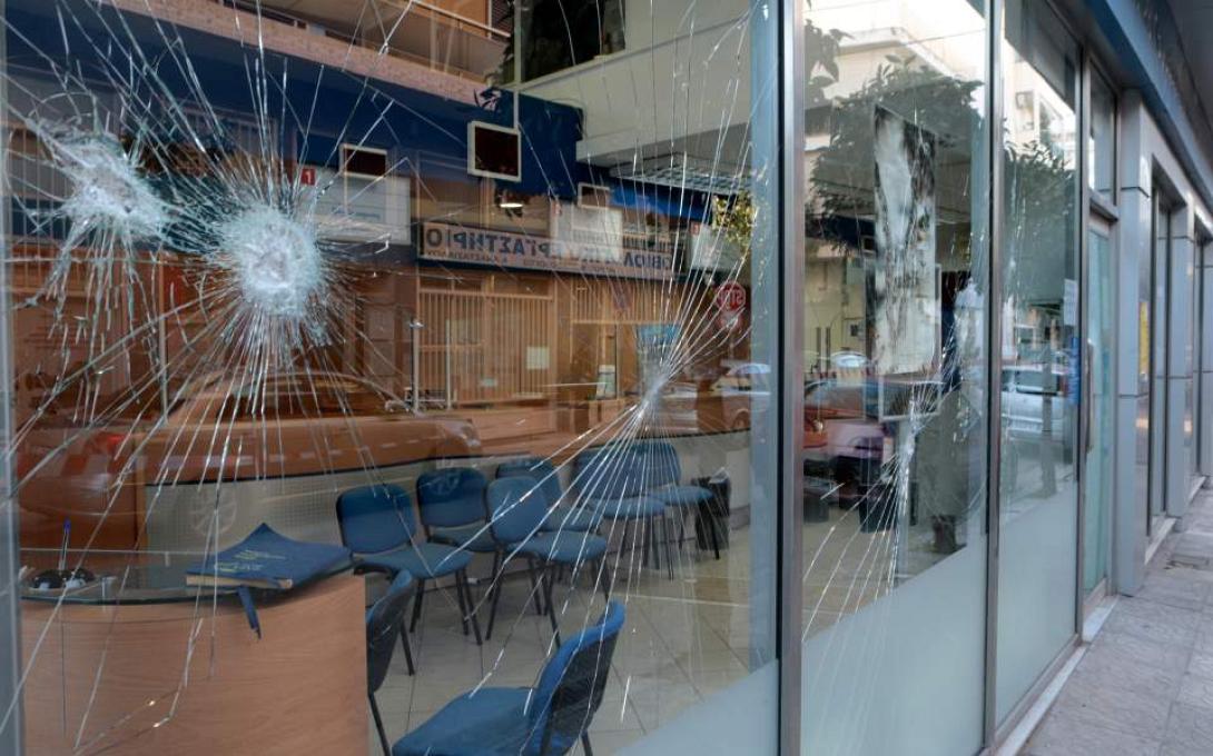 σπασμένο τζαμί