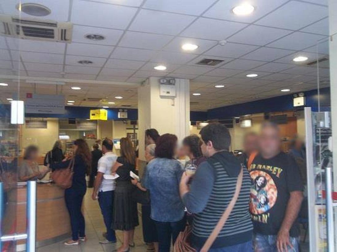 Στις ουρές των Τραπεζών κι η Κρήτη αναστέναξε λόγω ΕΝΦΙΑ...