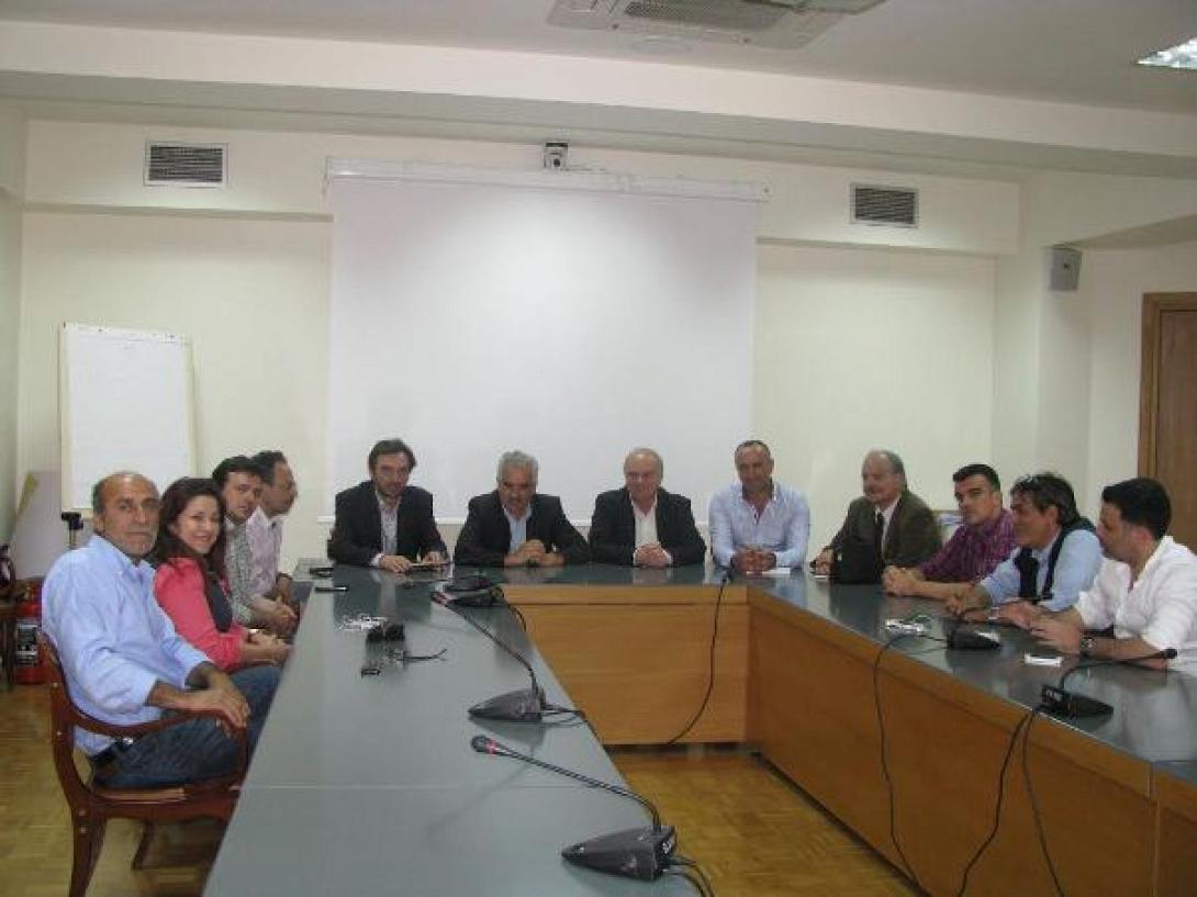 Σε Επιμελητήριο και ΕΚΗ ο Ε.Κουκιαδάκης