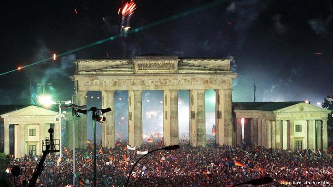 Στα δύο τρις ευρώ το κόστος επανένωσης της Γερμανίας! 