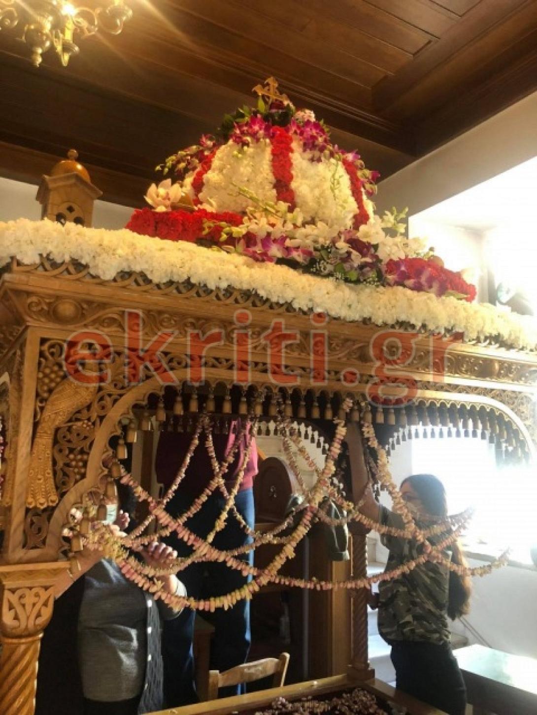 Με κατάνυξη και όλα τα μέσα προστασίας ο στολισμός