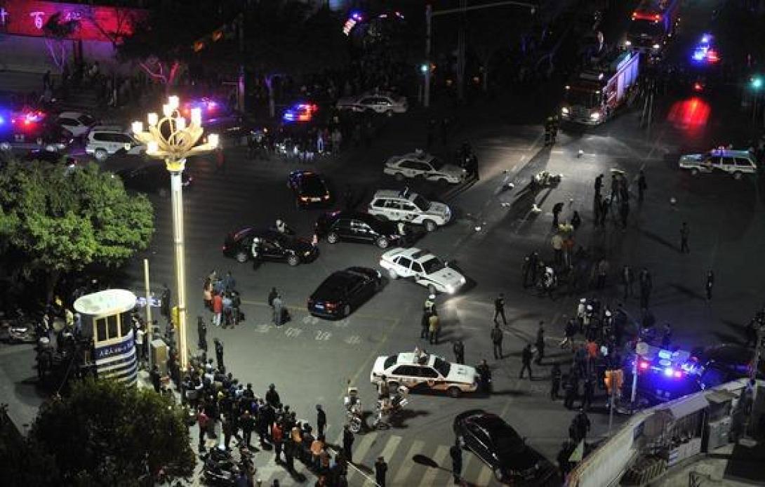 Κίνα: Δεκάδες νεκροί και τραυματίες από τρομοκρατική επίθεση 