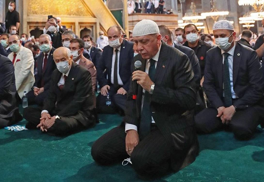 Αγιά Σοφιά - μουσουλμανική προσευχή