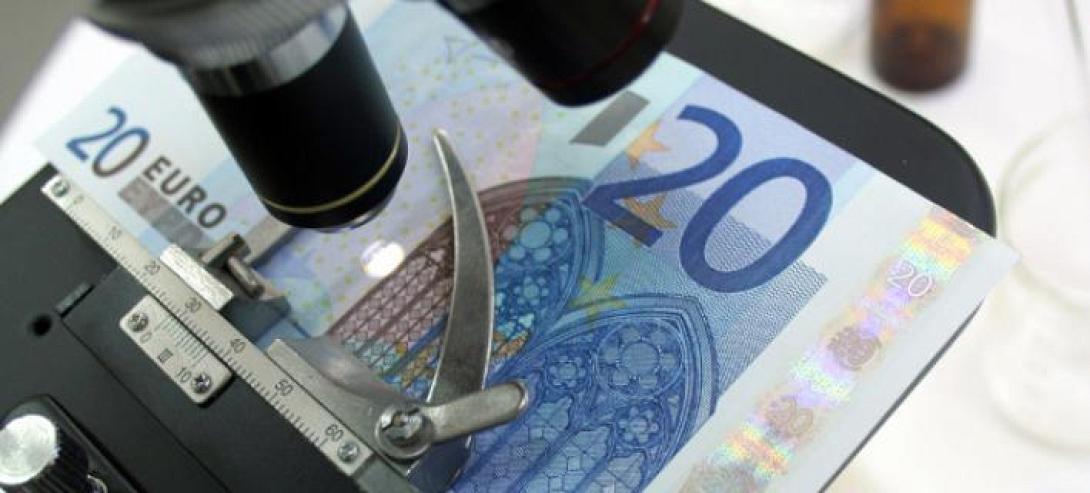 παραχαρακτης