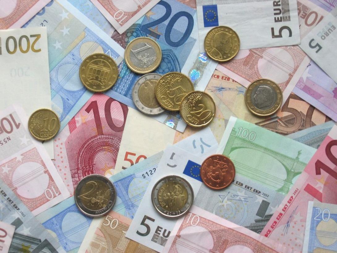euro_coins_and_banknotes-800x600.jpg