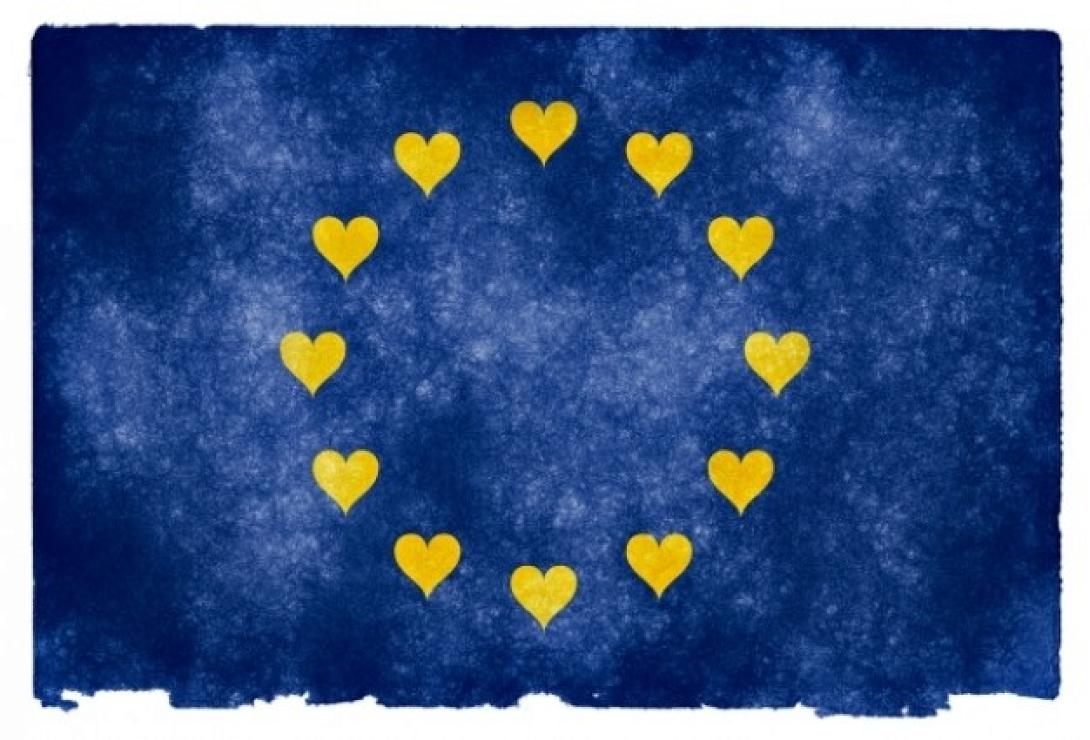 Στα "ιερά και τα όσια" το ευρώ...