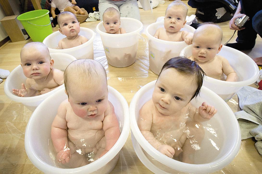 Διακοπές σε Κρήτη και Σαντορίνη για ... εξωσωματική γονιμοποίηση