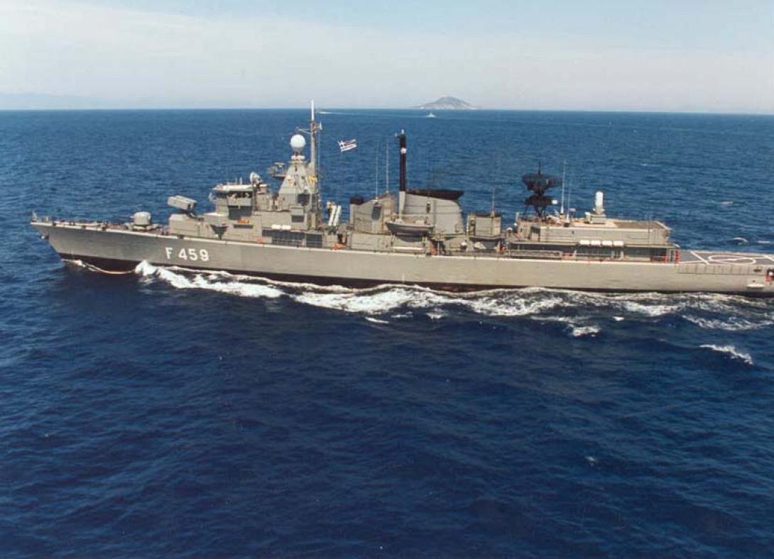 Στη φρεγάτα Ναυαρίνο θα διανυκτερεύσει ο υπουργός Εθν. Άμυνας