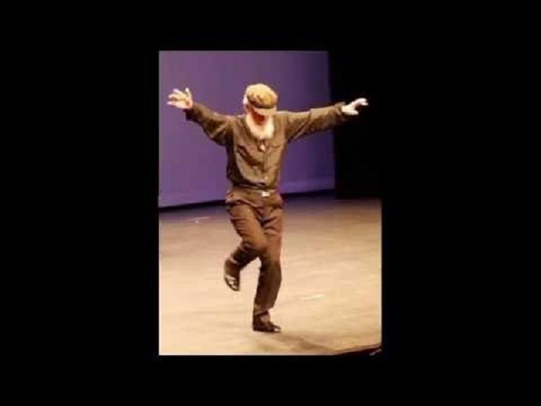 παππους χορευει ζεϊμπέκικο