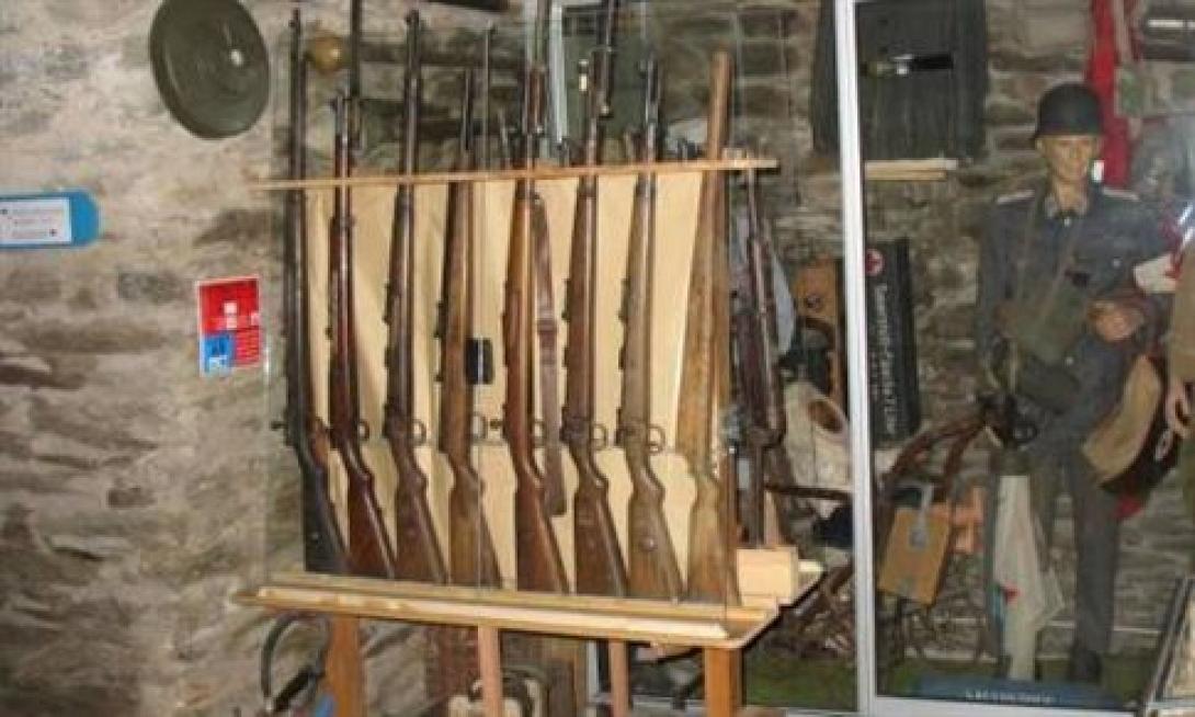 οπλα πυρομαχικα.jpg