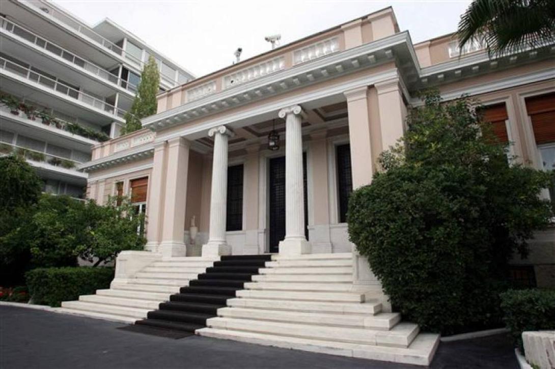 Σε εξέλιξη συνάντηση Σαμαρά - Χαρδούβελη στο Μαξίμου