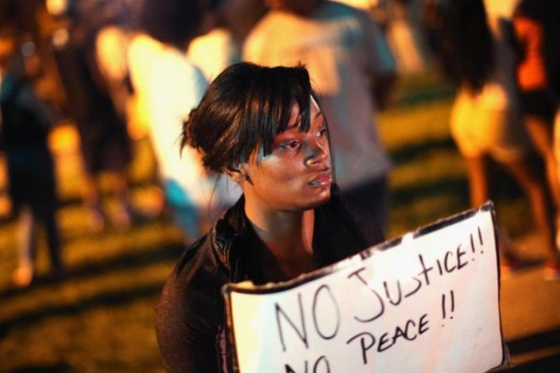 'Αοπλος και... ύποπτος για κλοπή πούρων ήταν ο 18χρονος μαύρος που δολοφονήθηκε στο Φέργκιουσον