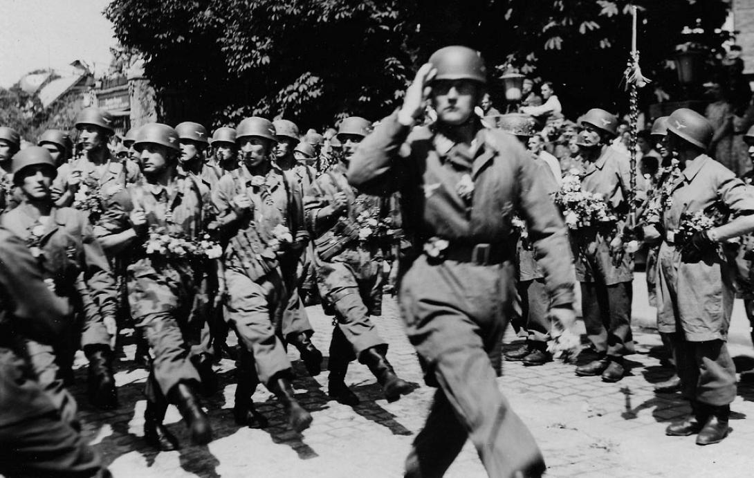 Γερμανοί αλεξιπτωτιστές κατά την διάρκεια παρέλασης στη Γερμανία.