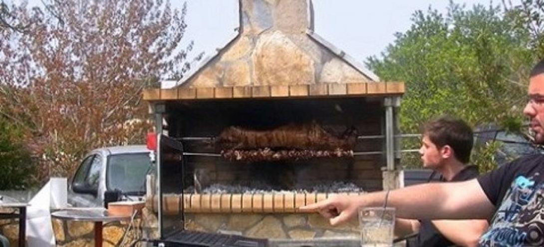 Η τεχνολογία στην .. υπηρεσία του οβελία - Φοιτητές έφτιαξαν το απόλυτο gadget - Ψήνει αρνί κουνώντας απλώς το ... δακτυλάκι σου