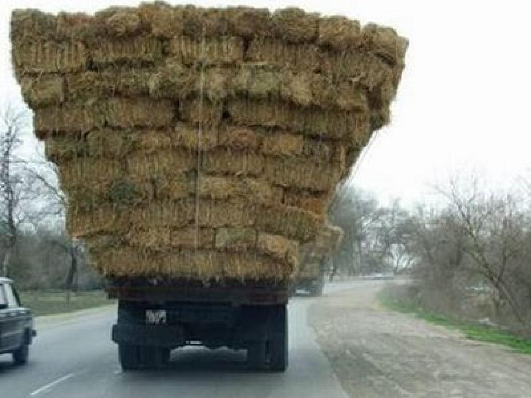 Φωτιά σε φορτηγό με άχυρα στο Ηράκλειο