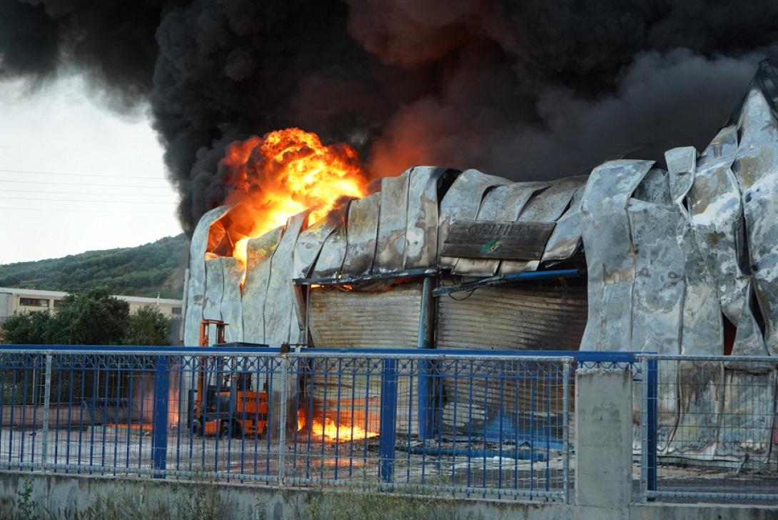 Πύρινος εφιάλτης στο εργοστάσιο τυποποίησης ελαιολάδου (imageonline)