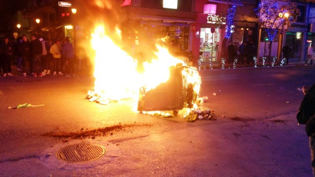 φωτιά κάδος