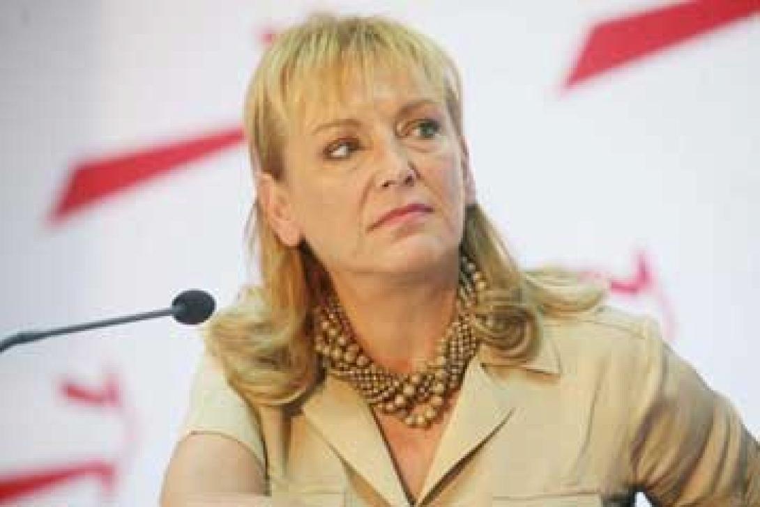 Η Πιπιλή, ο Κακλαμάνης και οι... μπάτσες