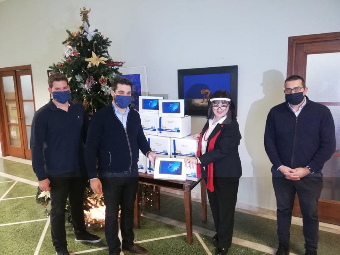 Έμπρακτη στήριξη στο Δήμο Χανίων και στις ανάγκες δεκάδων οικογενειών και μαθητών.