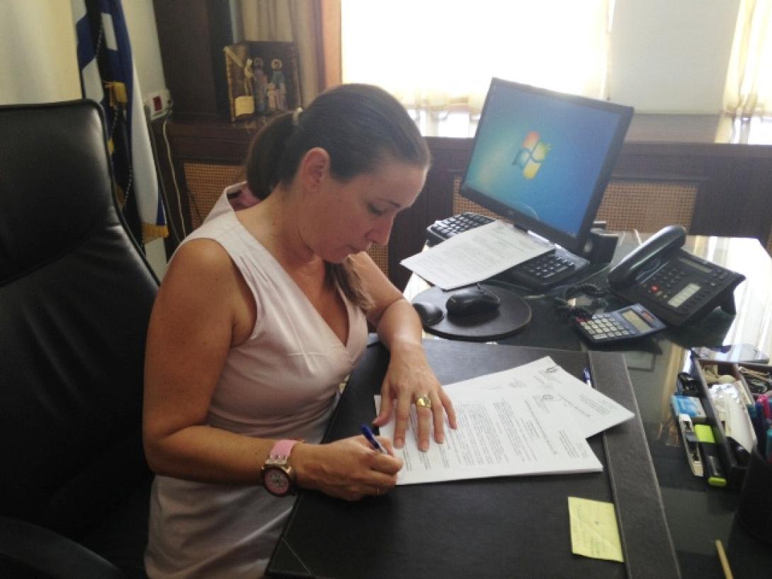 Υπογραφή σύμβασης για διαμόρφωση πεζοδρόμων στην πλατεία αγοράς, Μοιρών και Τυμπακίου