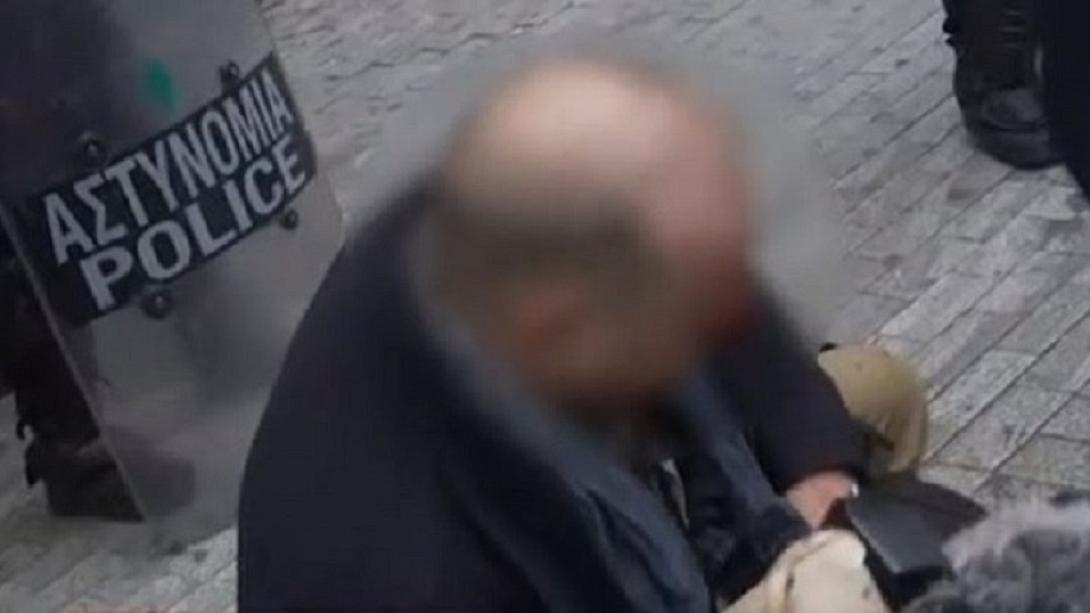 Ξυλοκόπησαν φωτογράφο στο Σύνταγμα