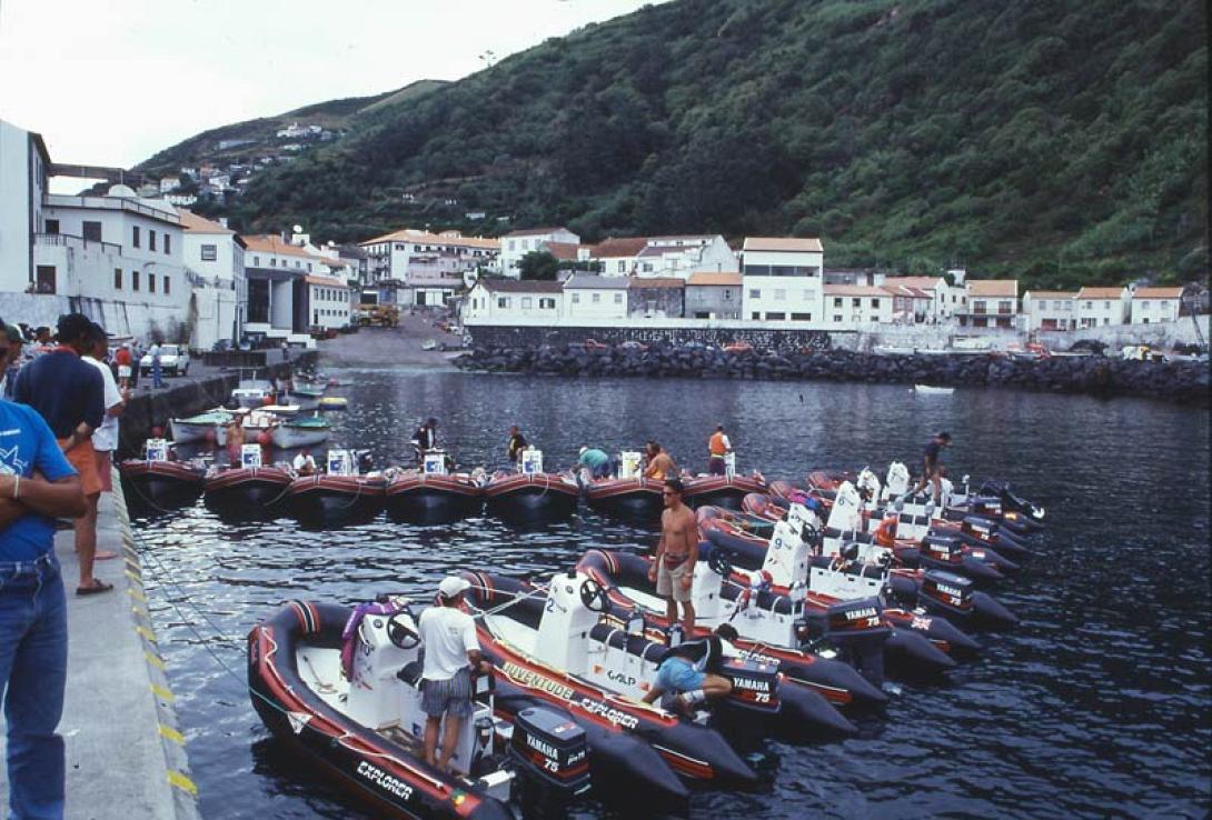 Τρεις Έλληνες θαλασσοπόροι θα ταξιδέψουν με φουσκωτό 3000 μίλια ως τις Αζόρες