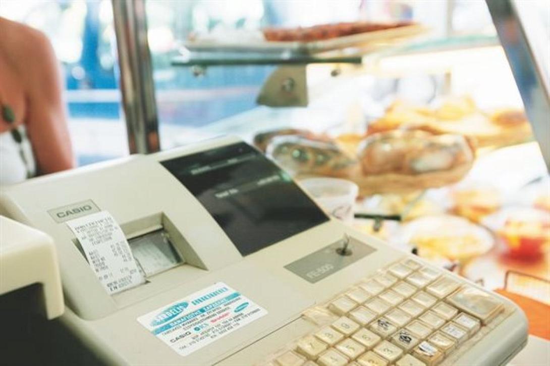 Απαλλαγή 400.000 μικρών επιχειρήσεων και ελεύθερων επαγγελματιών από το ΦΠΑ