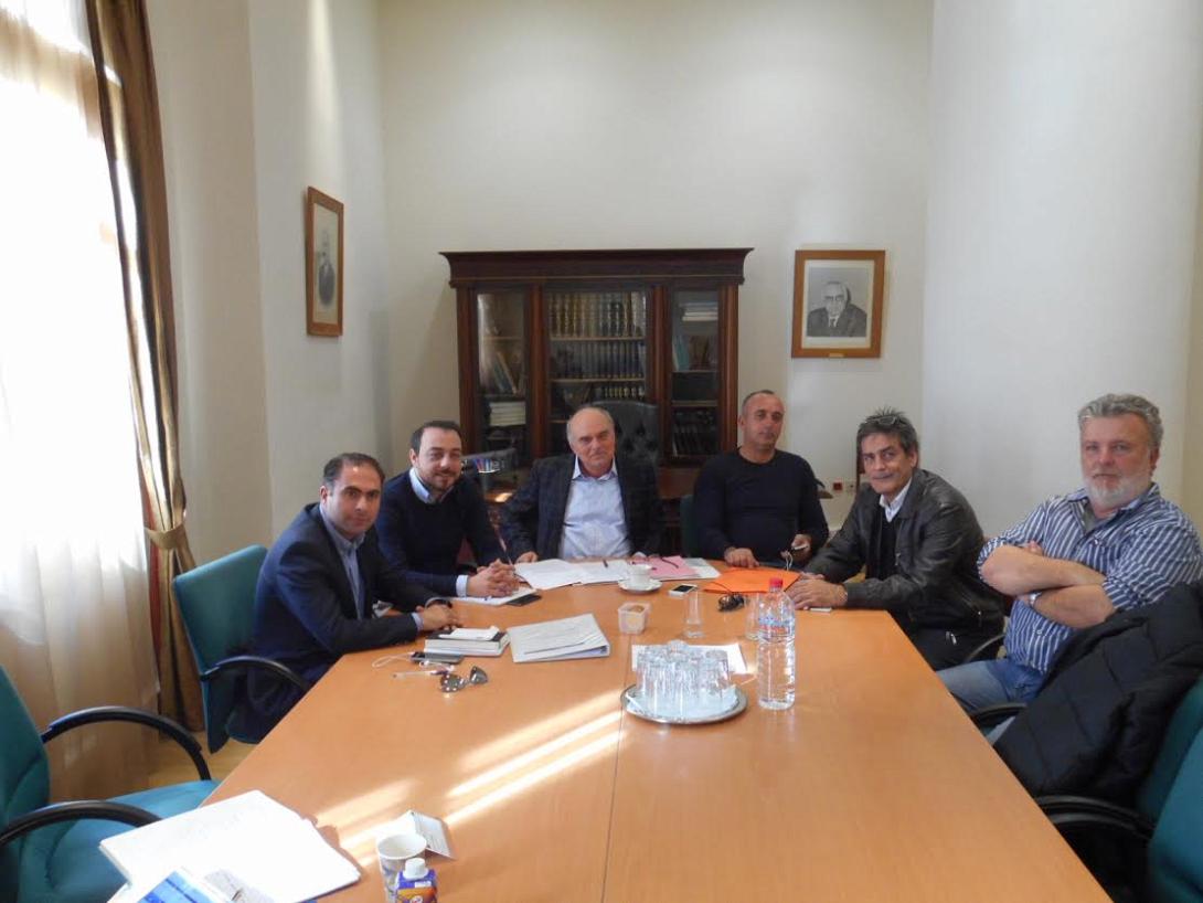 Σε ΕΑΣΗ και Επιμελητήριο ο Φ. Παρασύρης