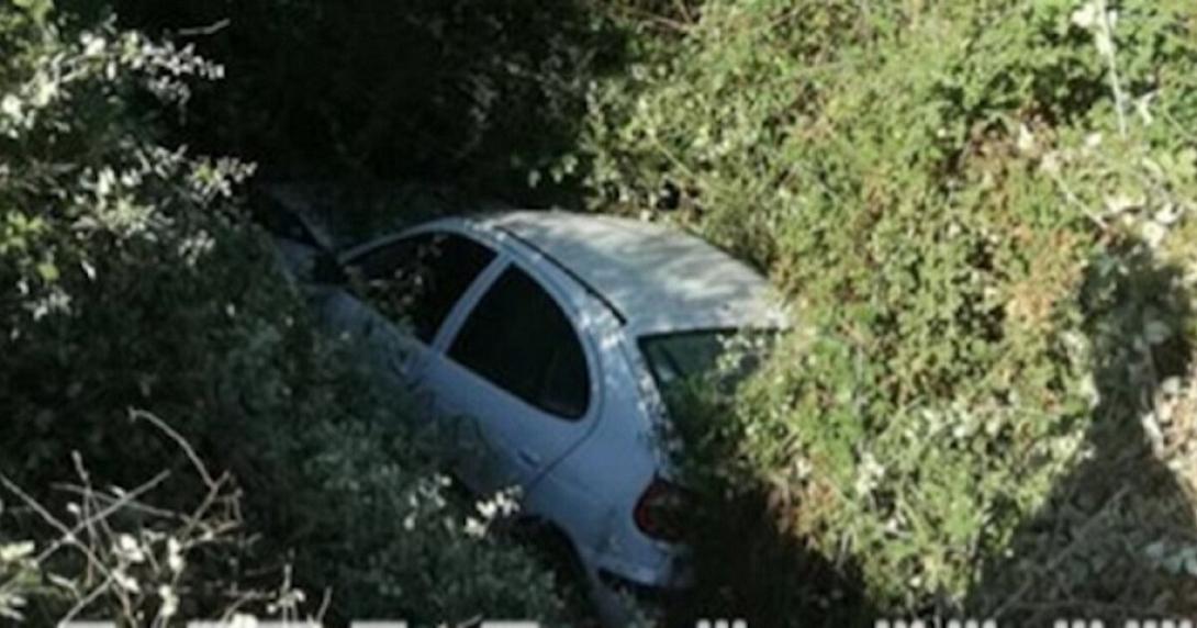 αυτοκινητο σε χαντάκι