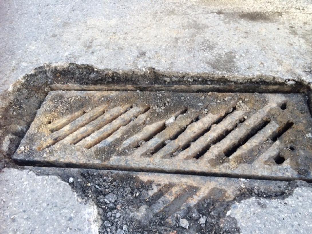 Γρήγορα τα αντανακλαστικά της ΔΕΥΑΗ για το επικίνδυνο φρεάτιο