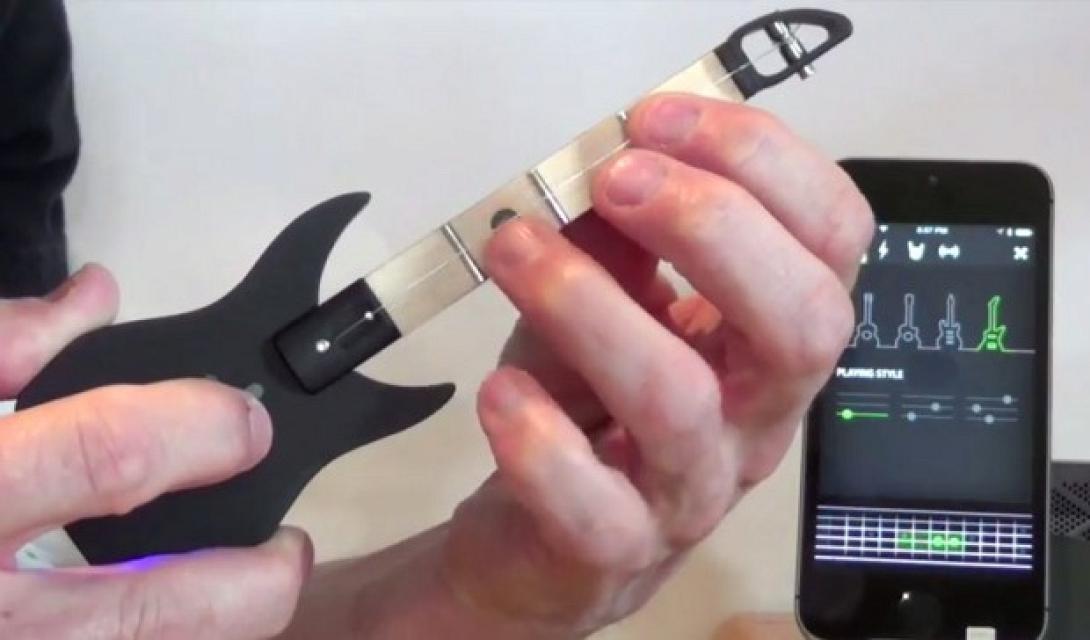 Αυτή είναι η μικρότερη κιθάρα του κόσμου (βίντεο)