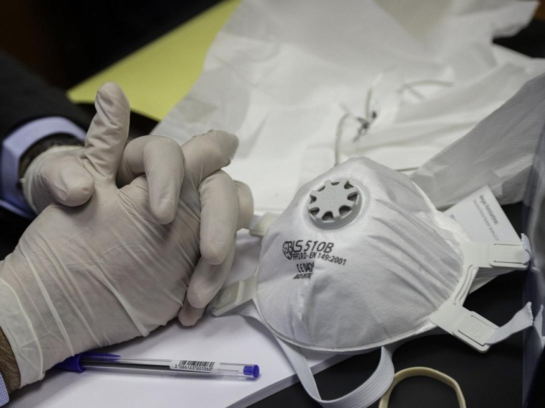 γάντια μάσκες