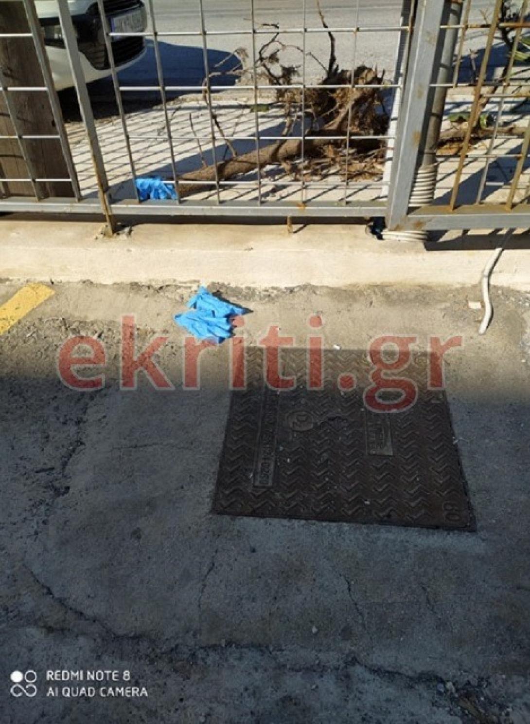 πεταμένα γάντια έξω από το σούπερ μάρκετ