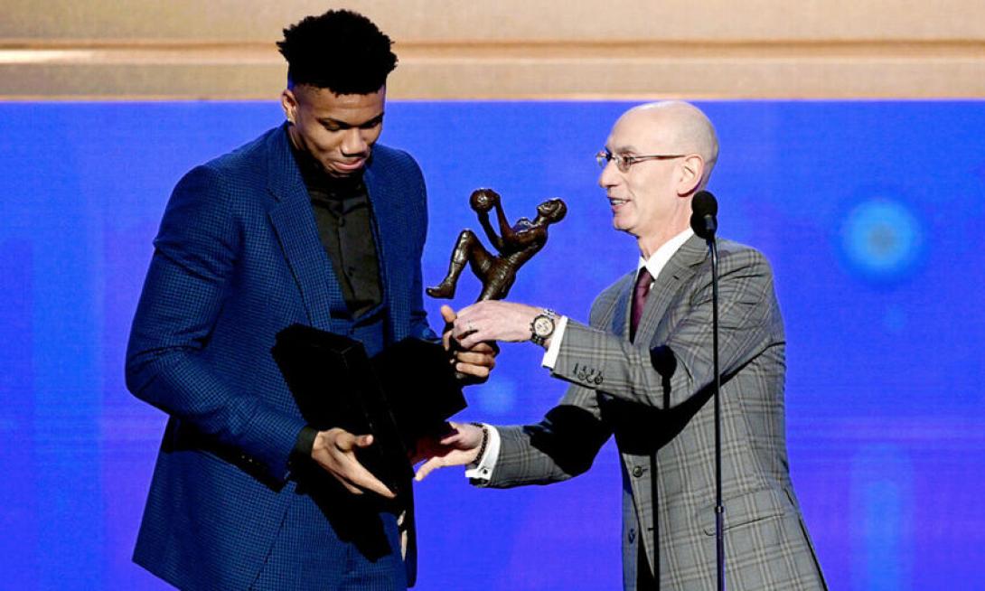 giannis-baucks-mvp.jpg