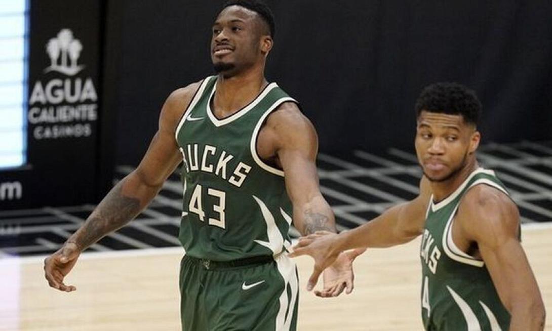 Γιαννης και Θανάσης Αντετοκούνμπο