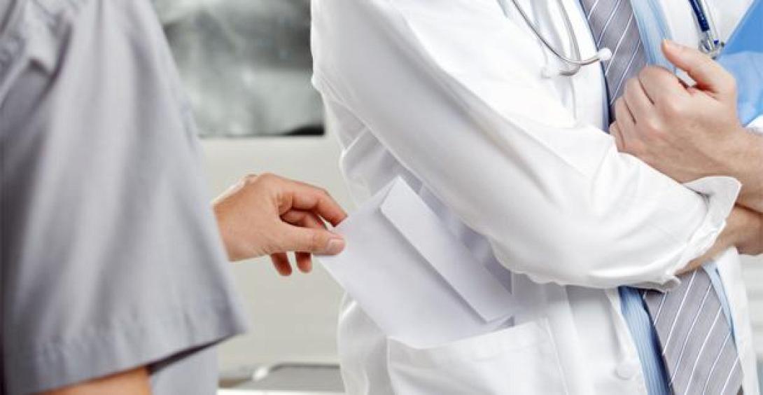 Συνελήφθη γιατρός για φακελάκι 50 ευρώ στη Θεσσαλονίκη