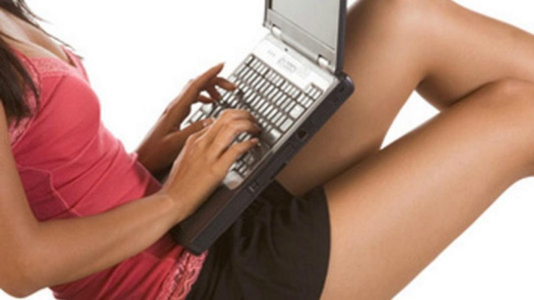 Οι 'Eλληνες λιγοστεύουν το σεξ και αυξάνουν το ... cyber sex