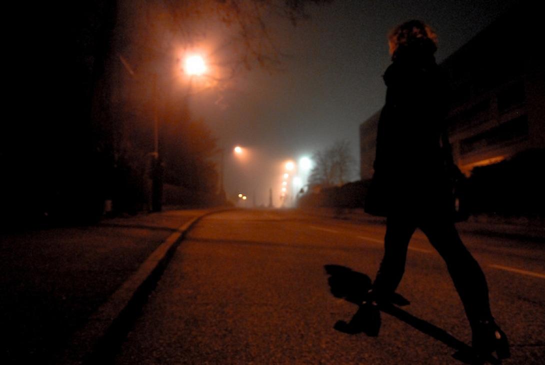 γυναικα μονη