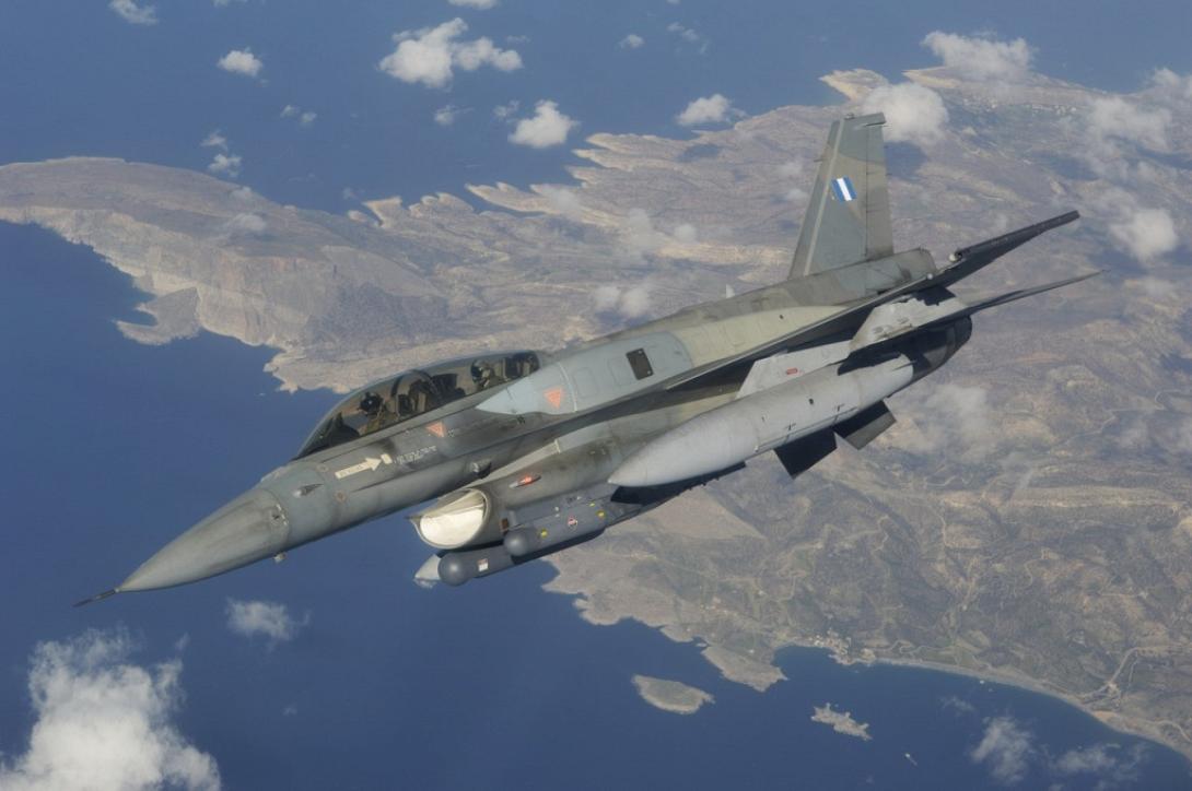Διθέσιο μαχητικό αεροσκάφος F-16.